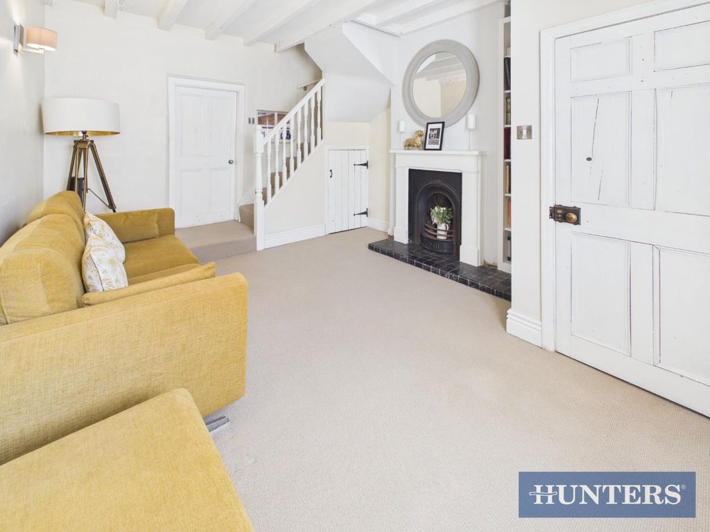 Property photo 3 of 14 Lounge Alt