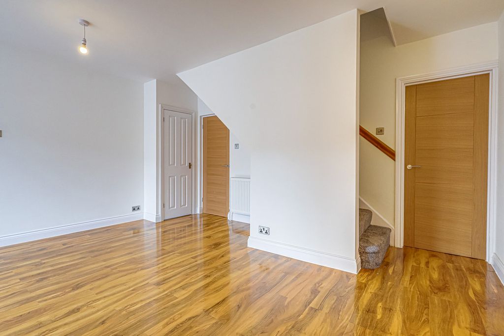 Property photo 3 of 27