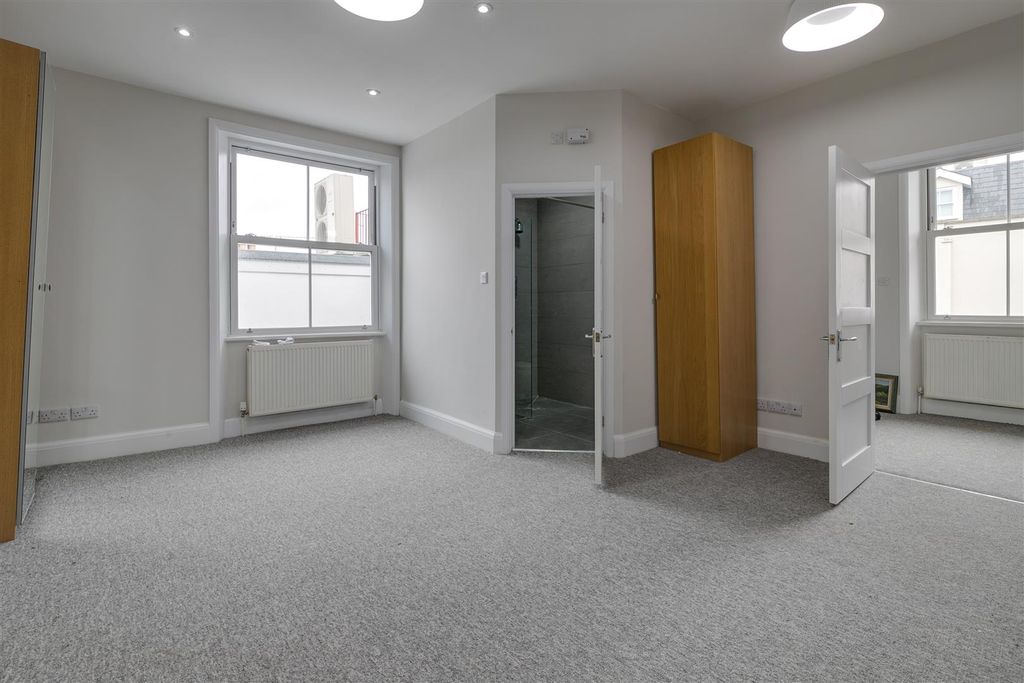 Property photo 2 of 11 Chiswick High Road 182 Tff-3.Jpg