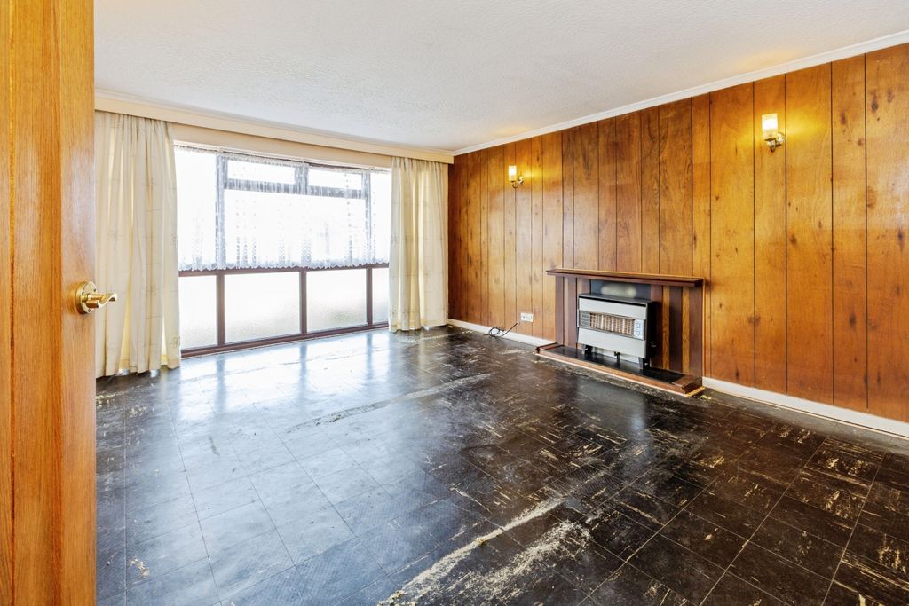 Property photo 2 of 15 Front Reception