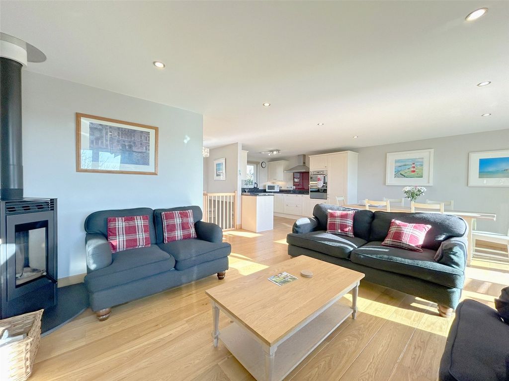Property photo 2 of 21 Picture No. 32