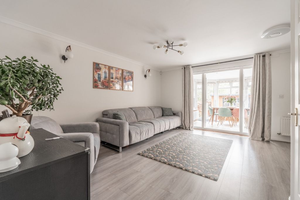 Property photo 3 of 19 5082064