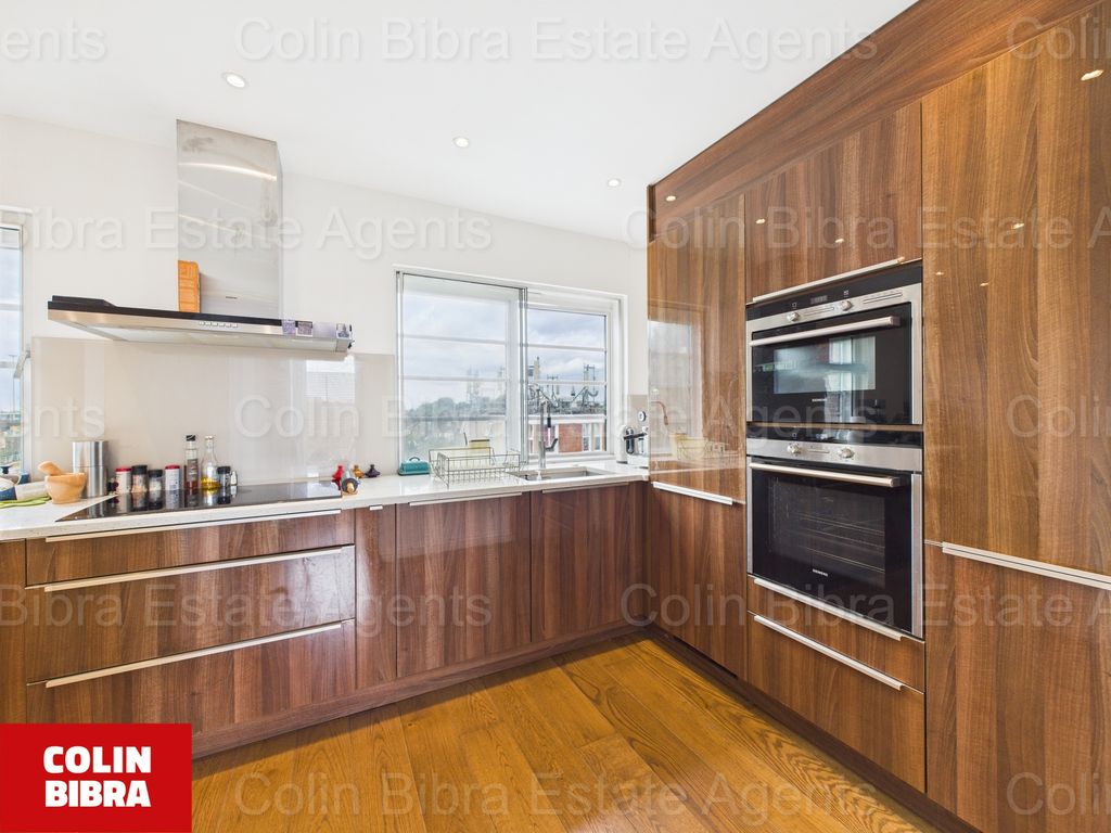 Property photo 3 of 16 Cam04175G0-Pr0041-Still020