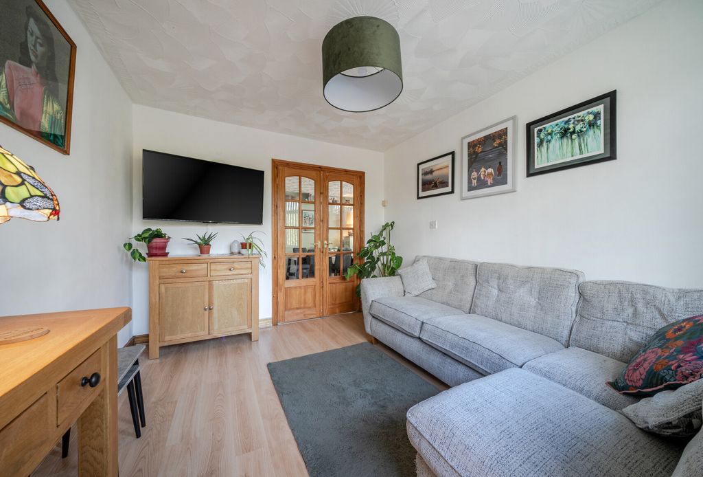 Property photo 3 of 21 1534961-10-1A154c...