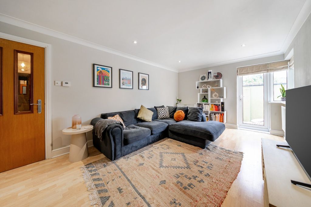 Property photo 3 of 16 Picture No. 14