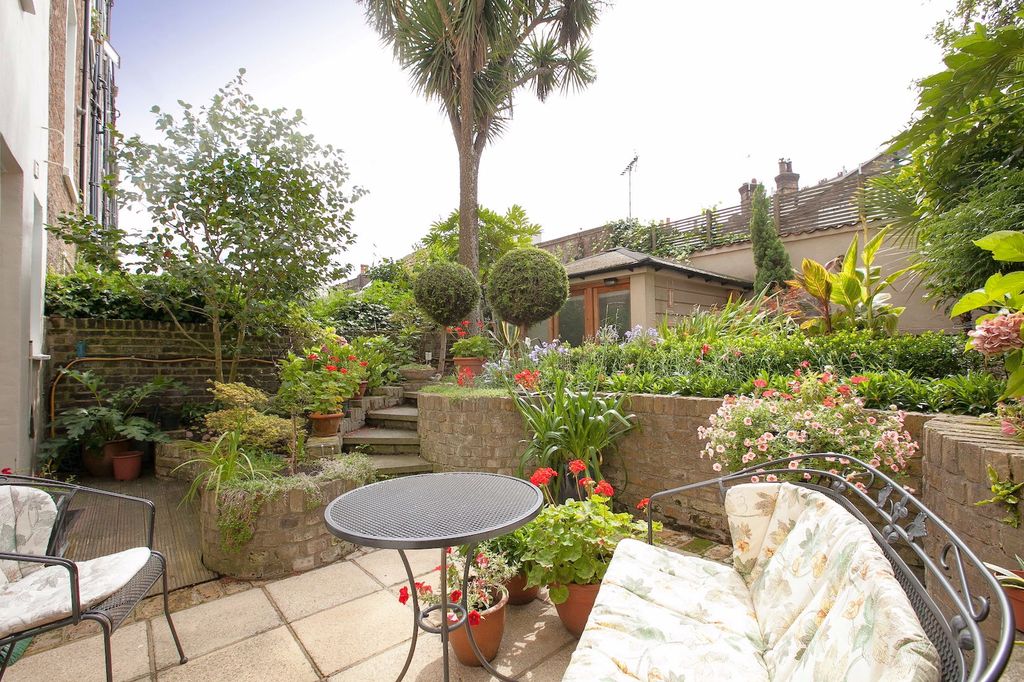 Property photo 1 of 12