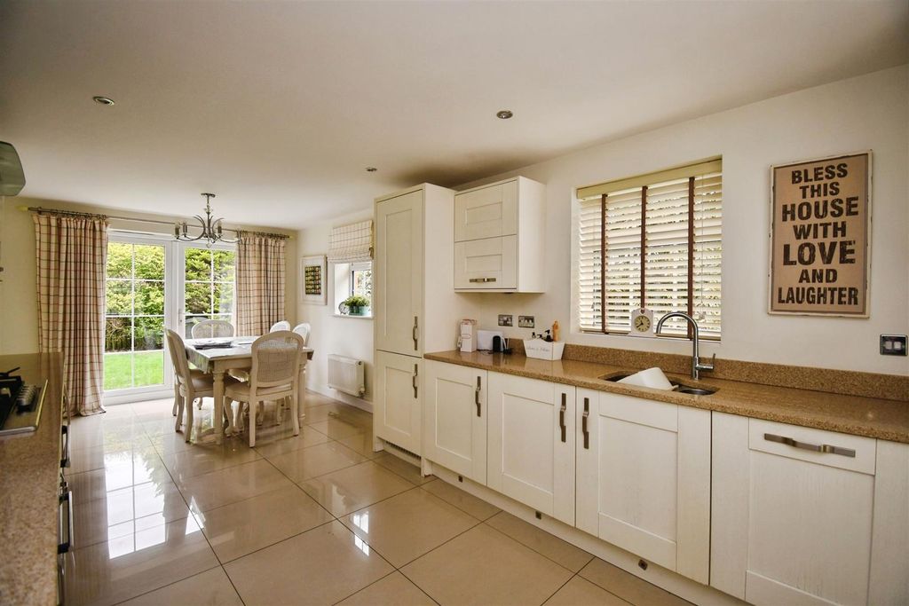 Property photo 3 of 22 A1196d87-U 20 2817 29.Jpg