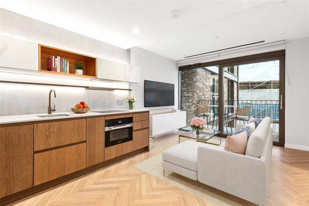 Property photo 2 of 16 Kitchen/Reception