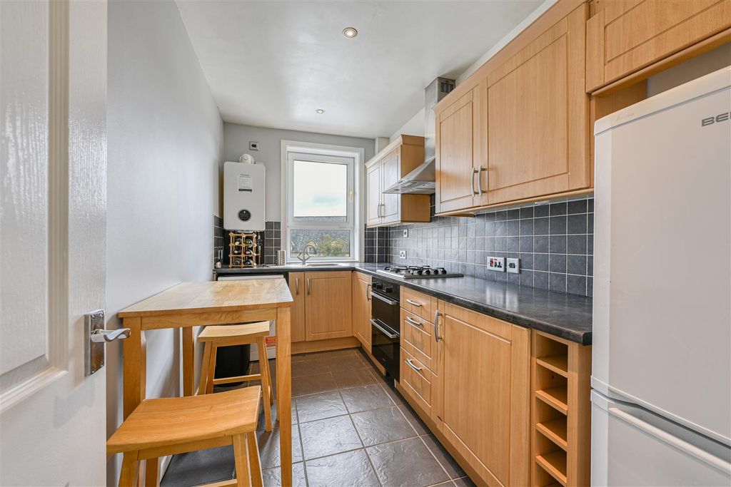 Property photo 2 of 11 Kitchen