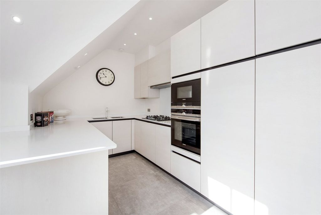 Property photo 2 of 11 Picture No. 12