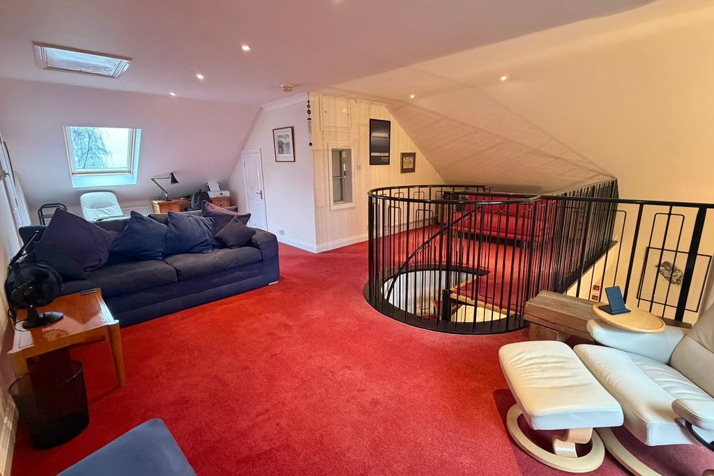 Property photo 3 of 25