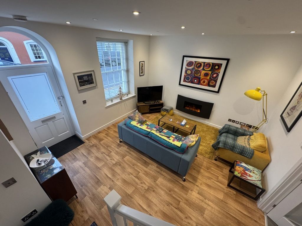 Property photo 2 of 27