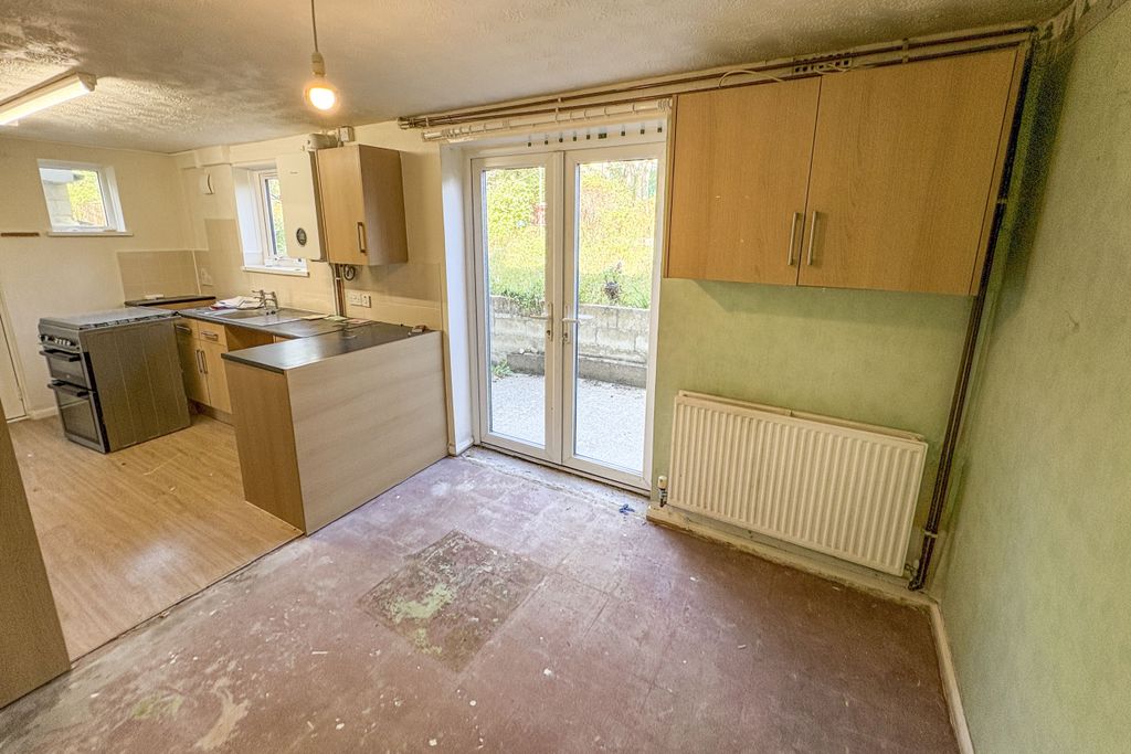 Property photo 2 of 16 24 Brunel Way, Box, Corsham, Sn13 8Lr