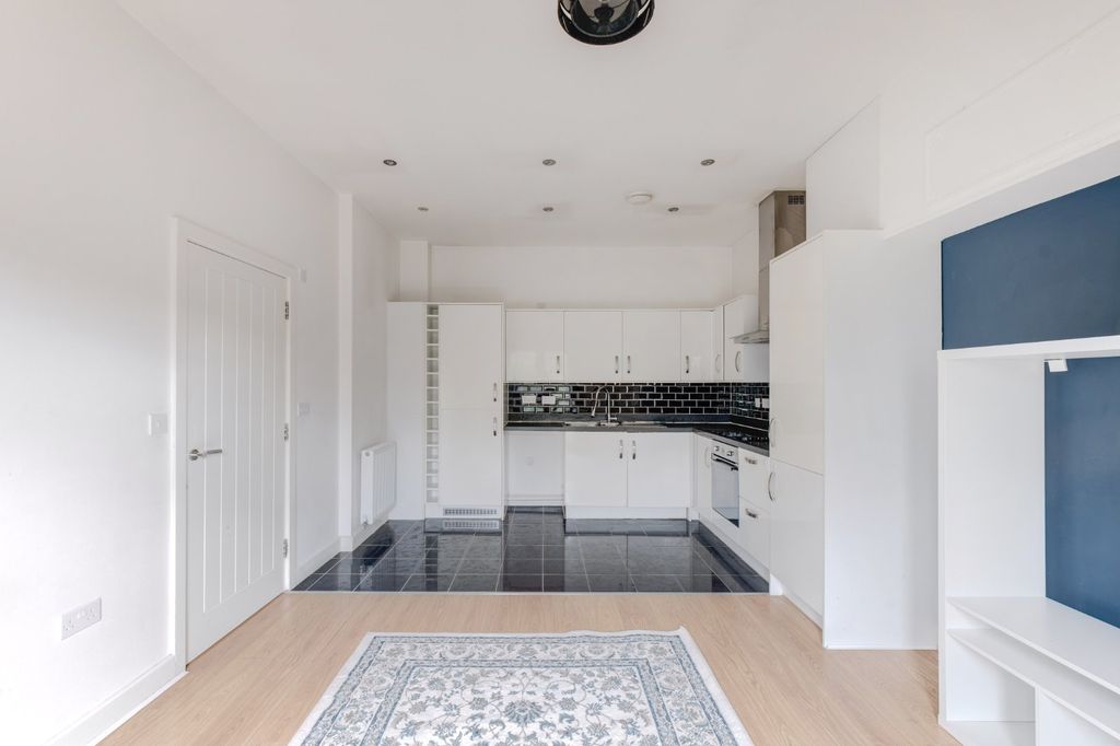 Property photo 1 of 16 Picture No. 04