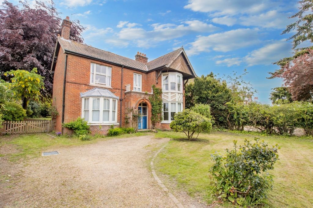 Property photo 1 of 24 2401912