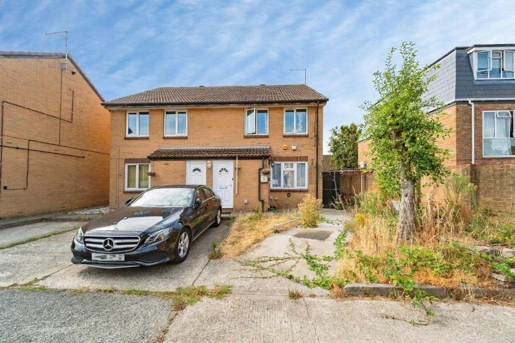 Property photo 1 of 10 Front View