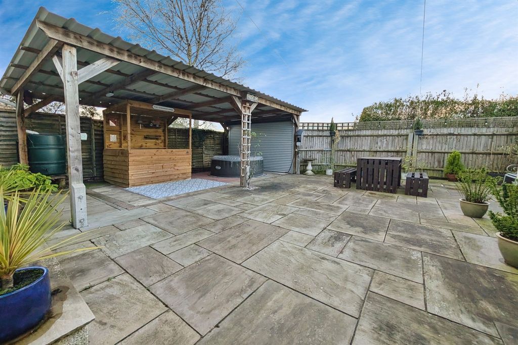 Property photo 2 of 15 (Thumbnail)