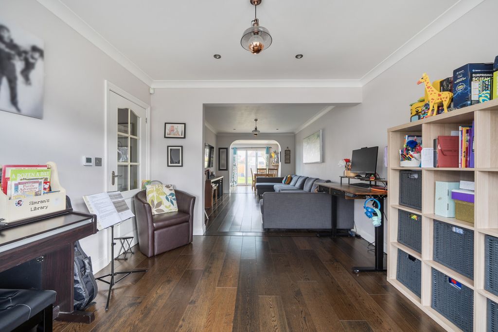 Property photo 3 of 21 1429719-17-69c430...