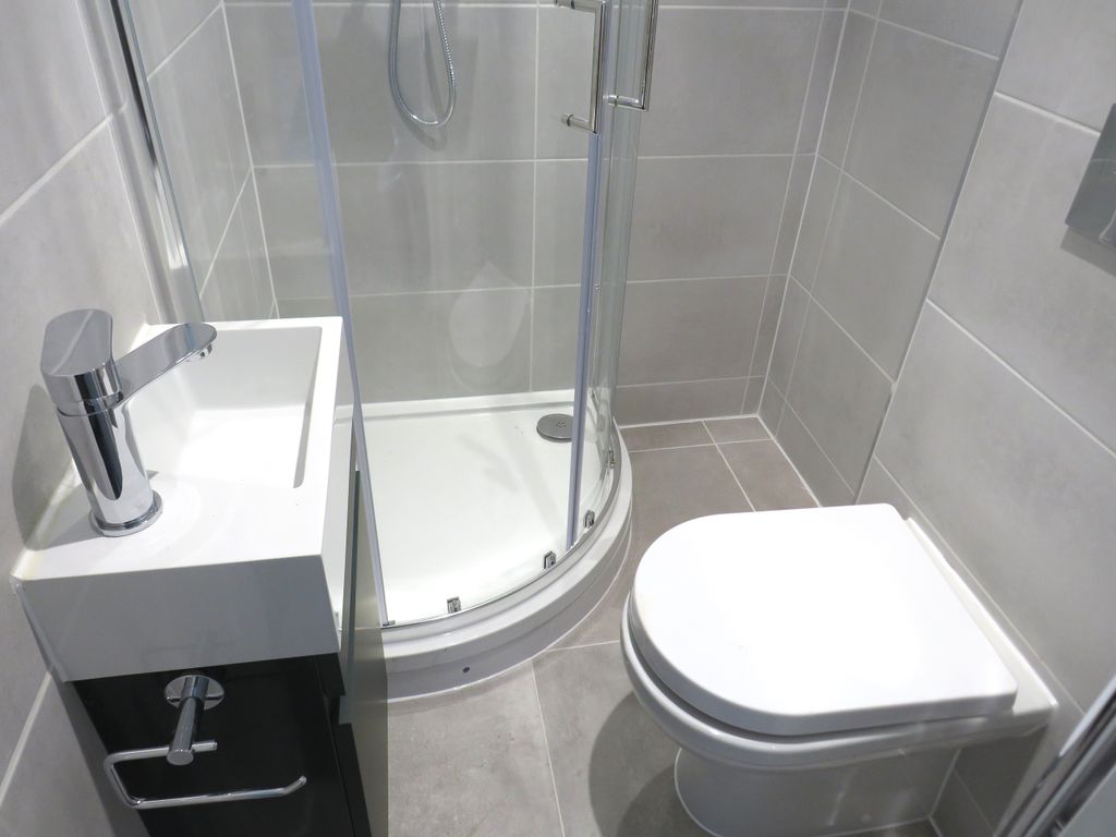 Property photo 2 of 6 Bathroom