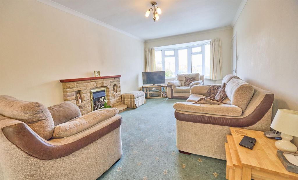 Property photo 3 of 18 Lupin Close, Bb 13.Jpg