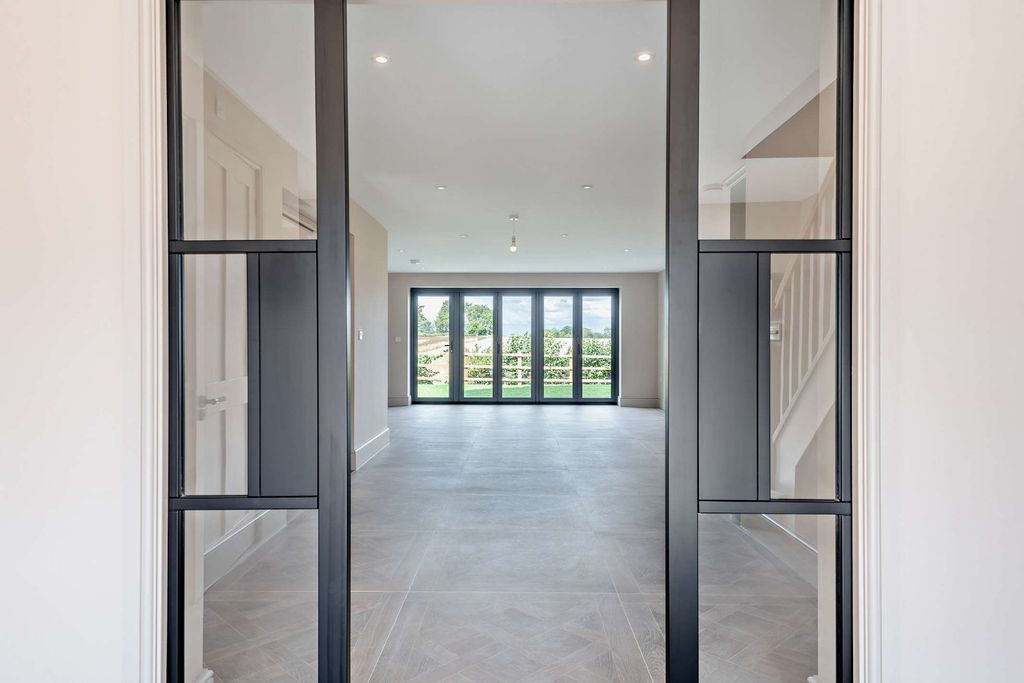 Property photo 2 of 16 Entrance Hall