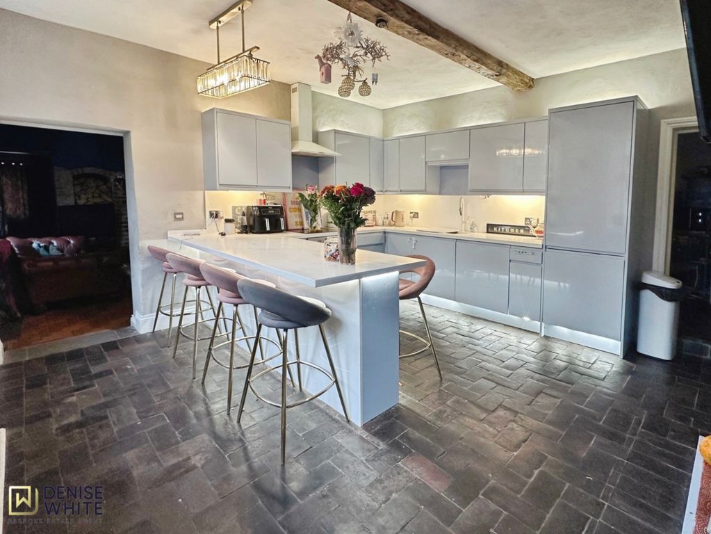 Property photo 2 of 55 Kitchen