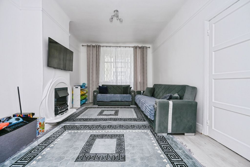 Property photo 3 of 18 Pbox-Img.Jpg