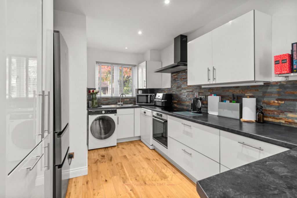 Property photo 2 of 30