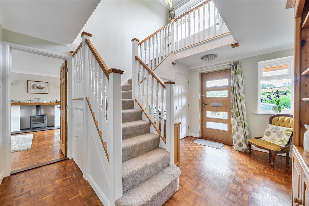 Property photo 3 of 47 Entrance Hall