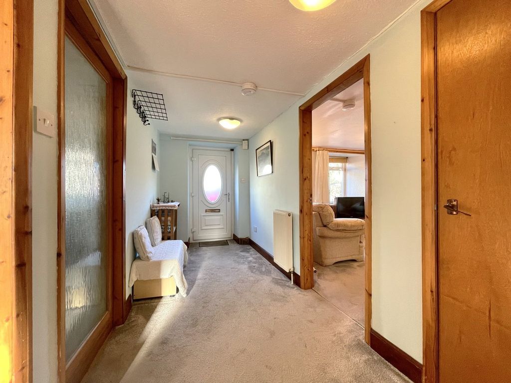 Property photo 3 of 27