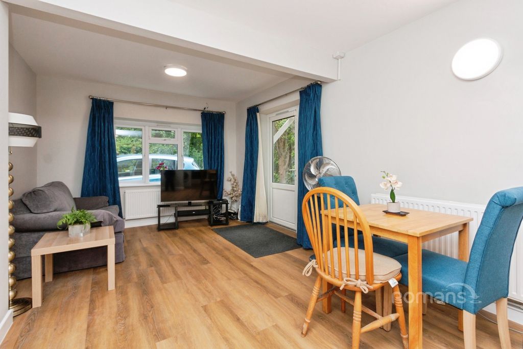 Property photo 2 of 7 Pbox-Img.Jpg