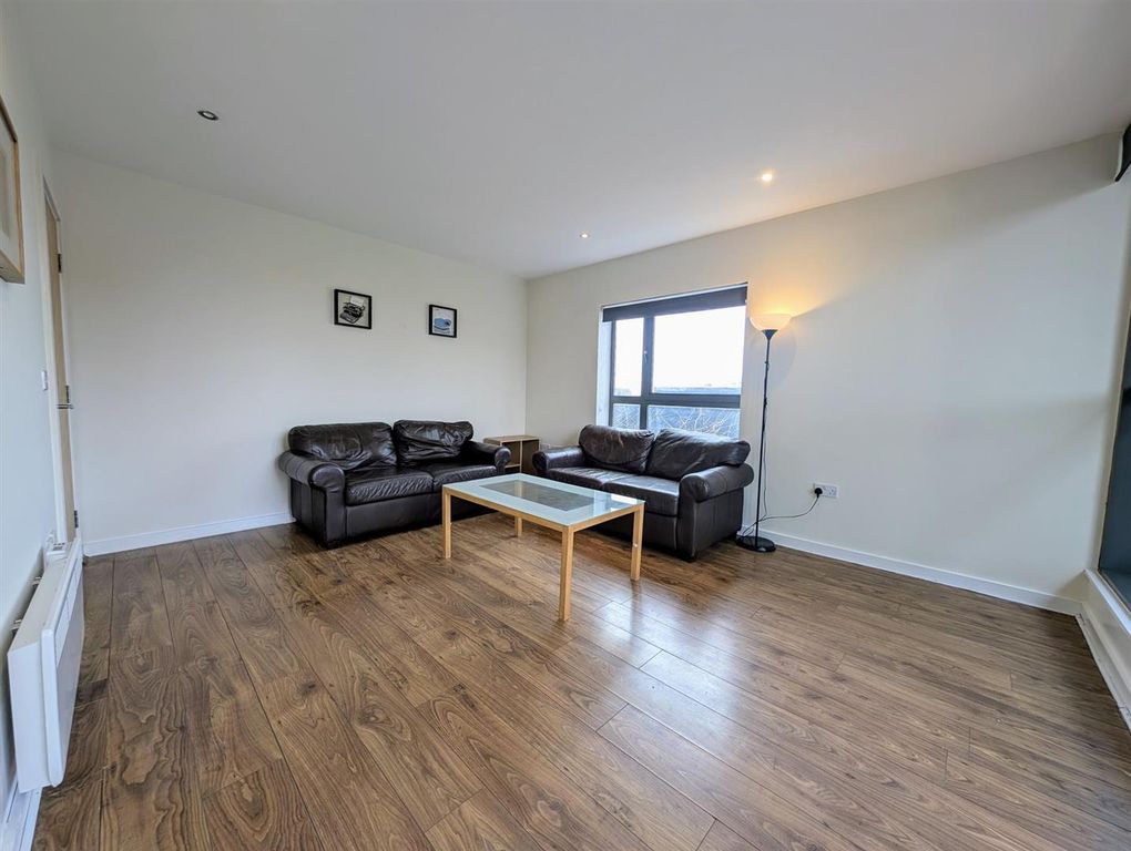 Property photo 3 of 10 Living Room