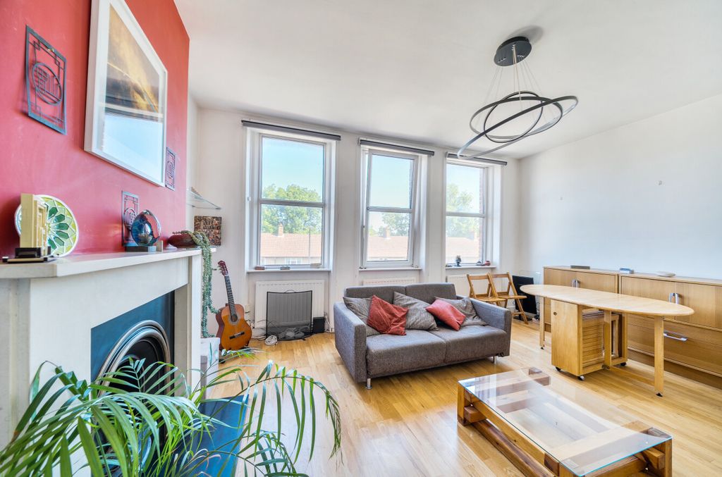 Property photo 3 of 11 1295558-13-682c73...