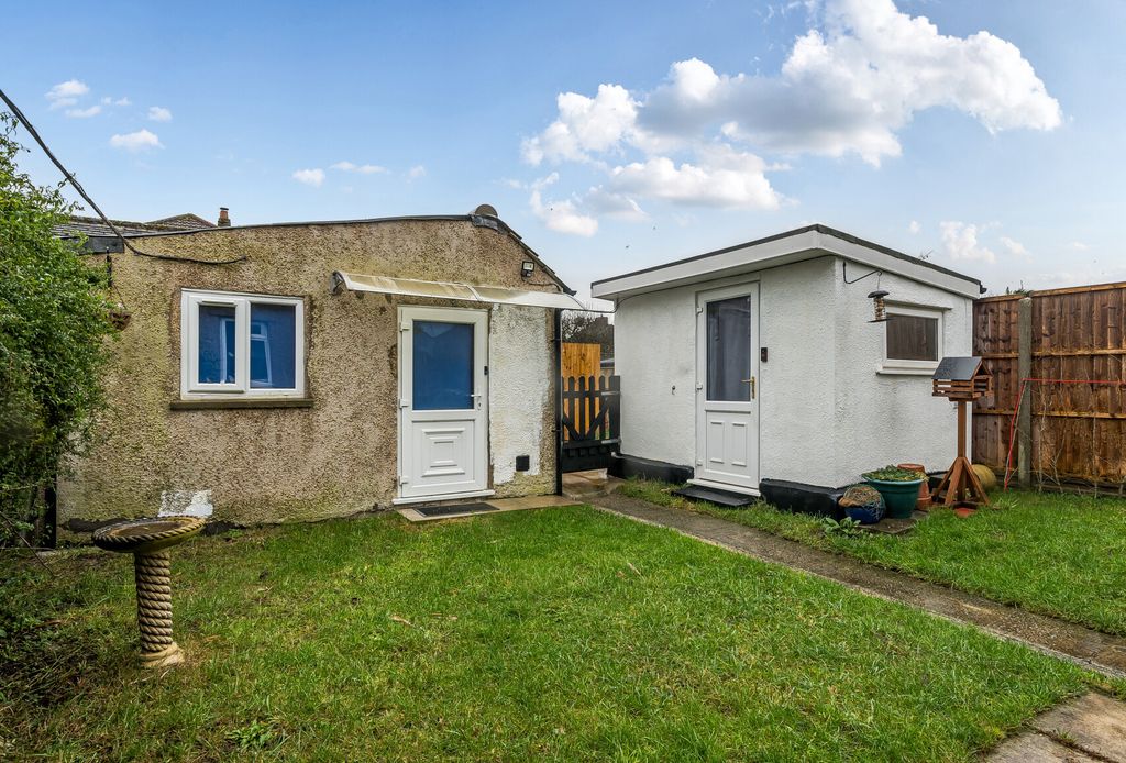 Property photo 3 of 18 1403057-12-6970cd...