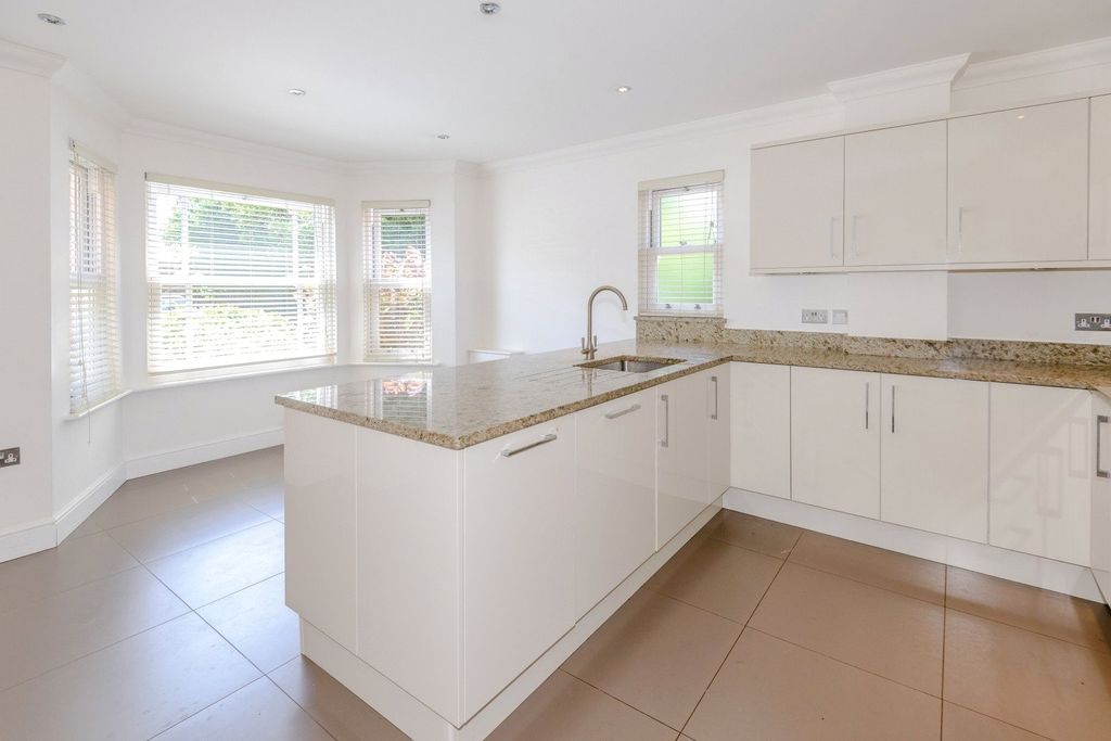 Property photo 2 of 7 Picture No. 10