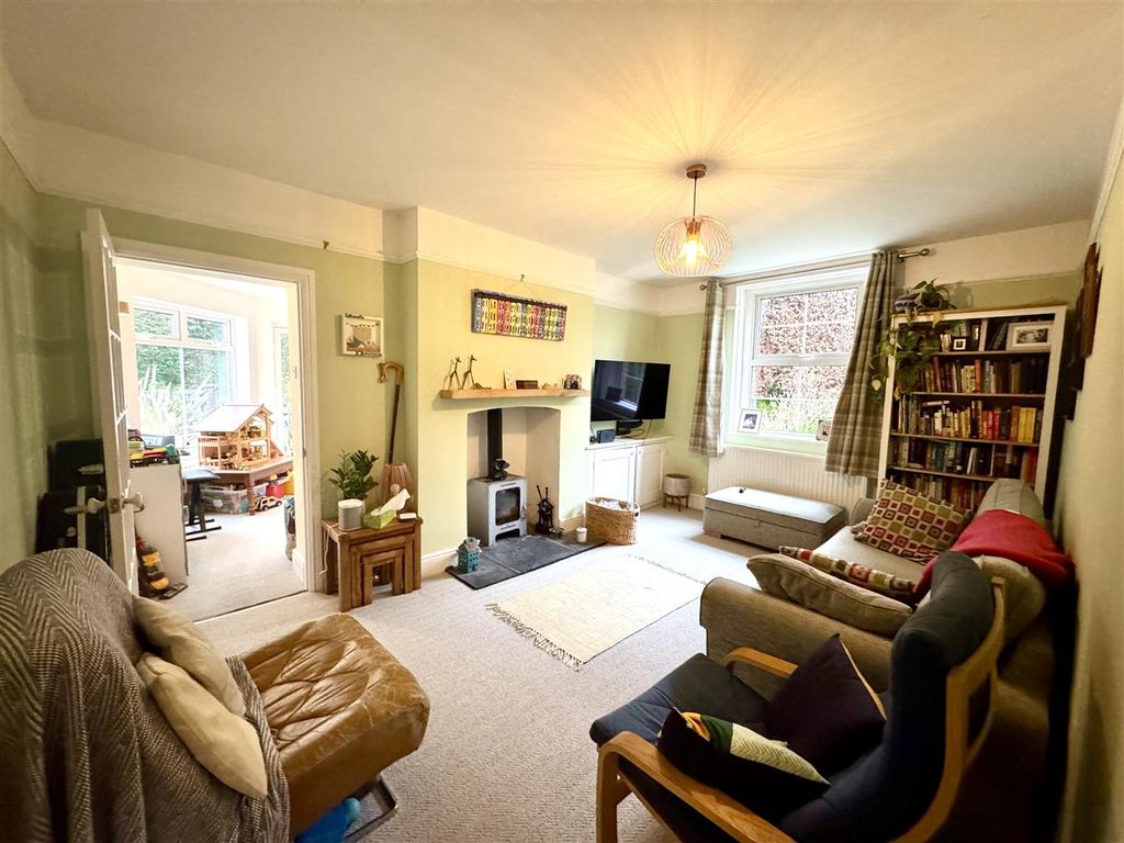 Property photo 3 of 23 Lounge