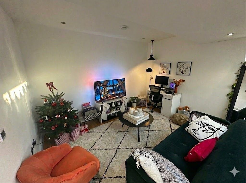 Property photo 2 of 6 Livingroom