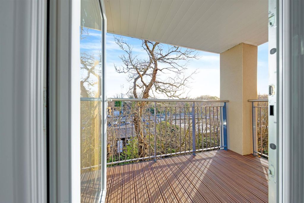 Property photo 2 of 15 07-c056Pfmcsr 52 Augustus House-124-Medium.Jpg