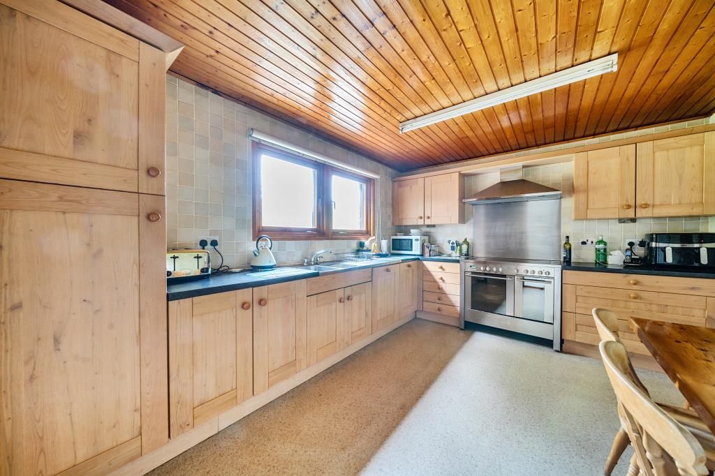 Property photo 3 of 34 Kitchen