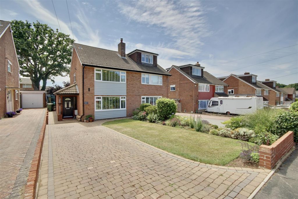 Property photo 1 of 29 0881775C-2663-4Ae4-A095-447921D534B4_1_201_A.Jpeg