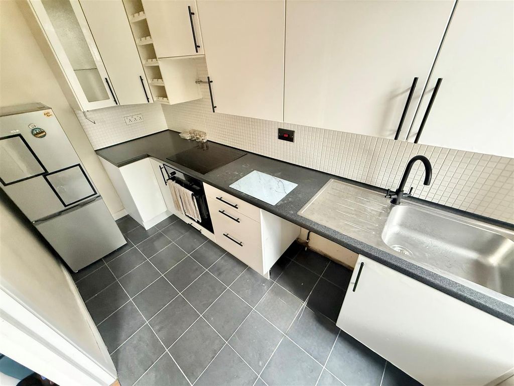 Property photo 3 of 5 Kitchen