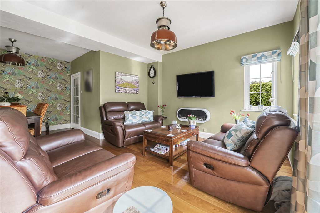 Property photo 3 of 23 Sitting Room