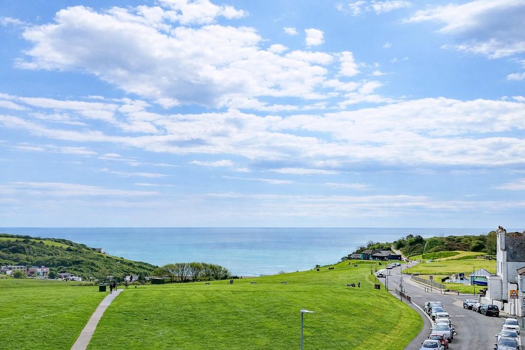 Property photo 2 of 22 2A114067-Cf00-40F3-9d7d-344A7Ffd6977 (1).Png