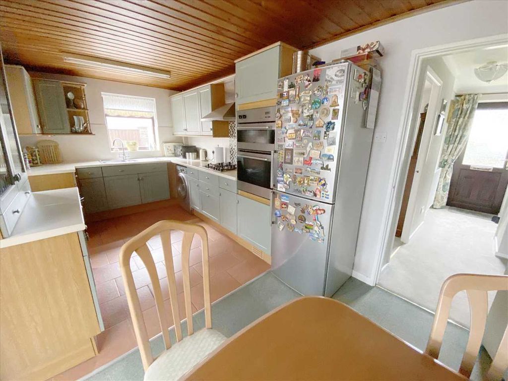 Property photo 3 of 11 Kitchen Diner: