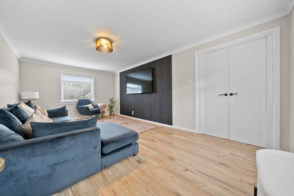 Property photo 3 of 24