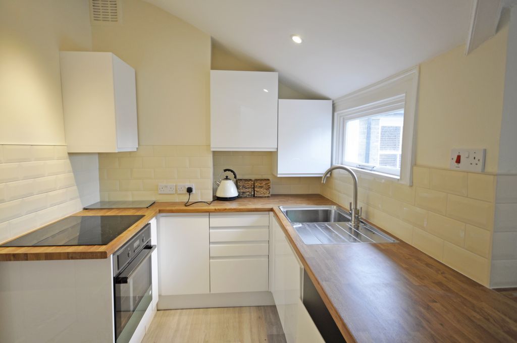 Property photo 2 of 7 Photo 6