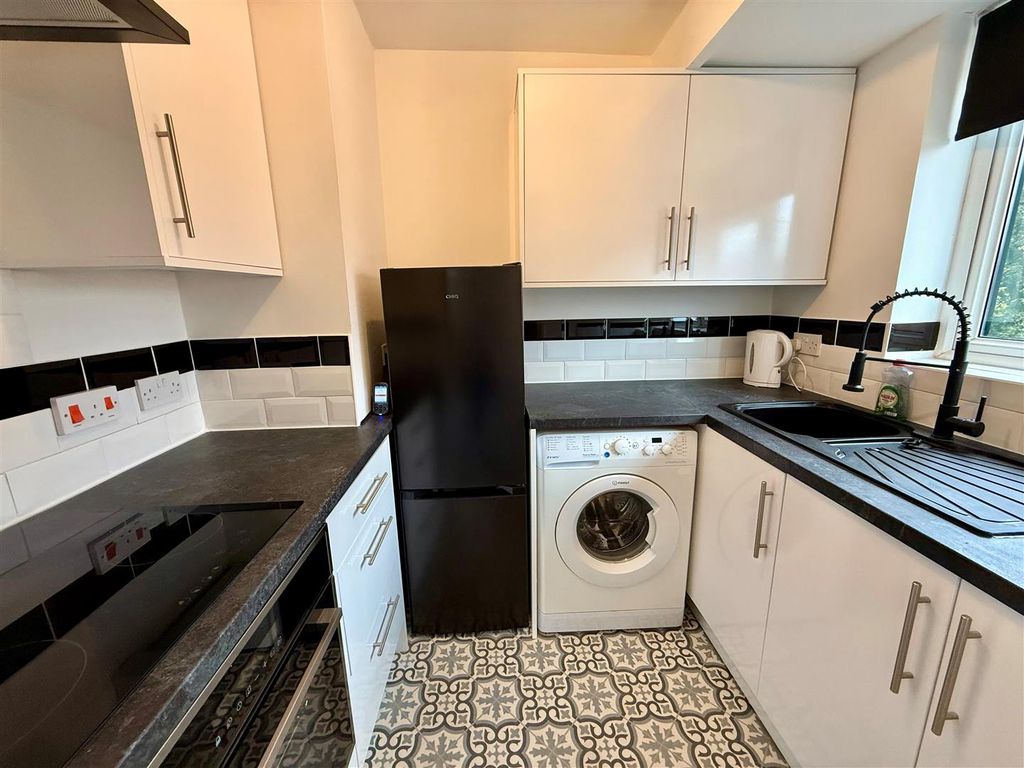 Property photo 2 of 5 Kitchen.Jpg