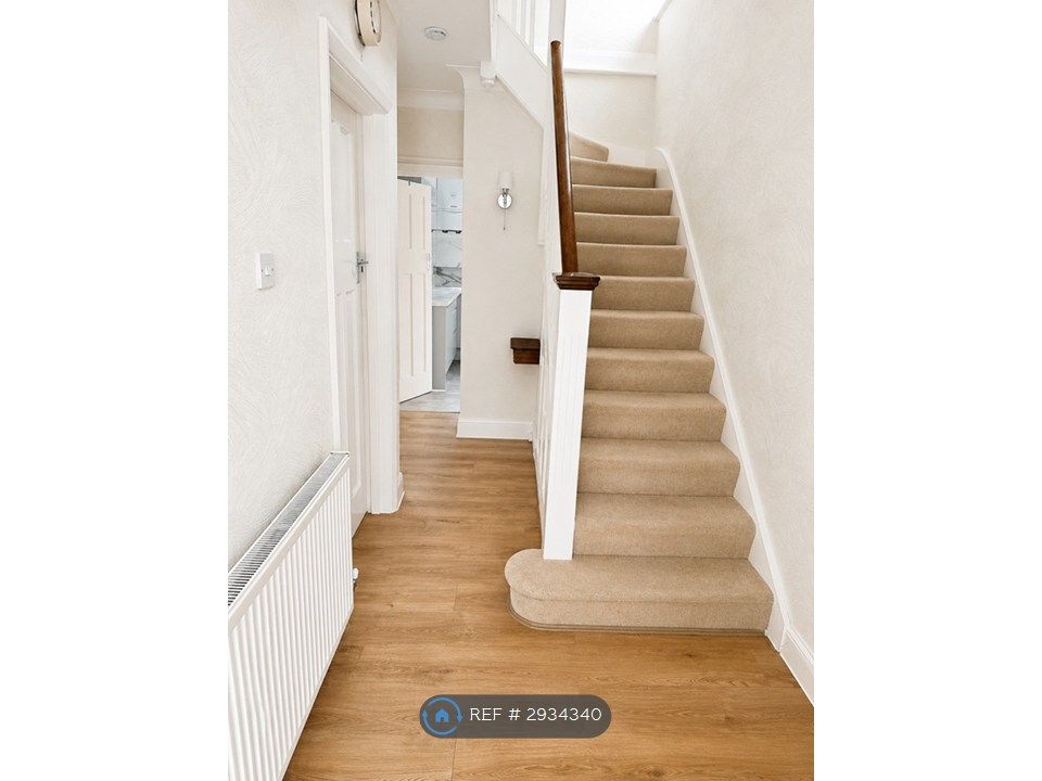 Property photo 3 of 18 Passage