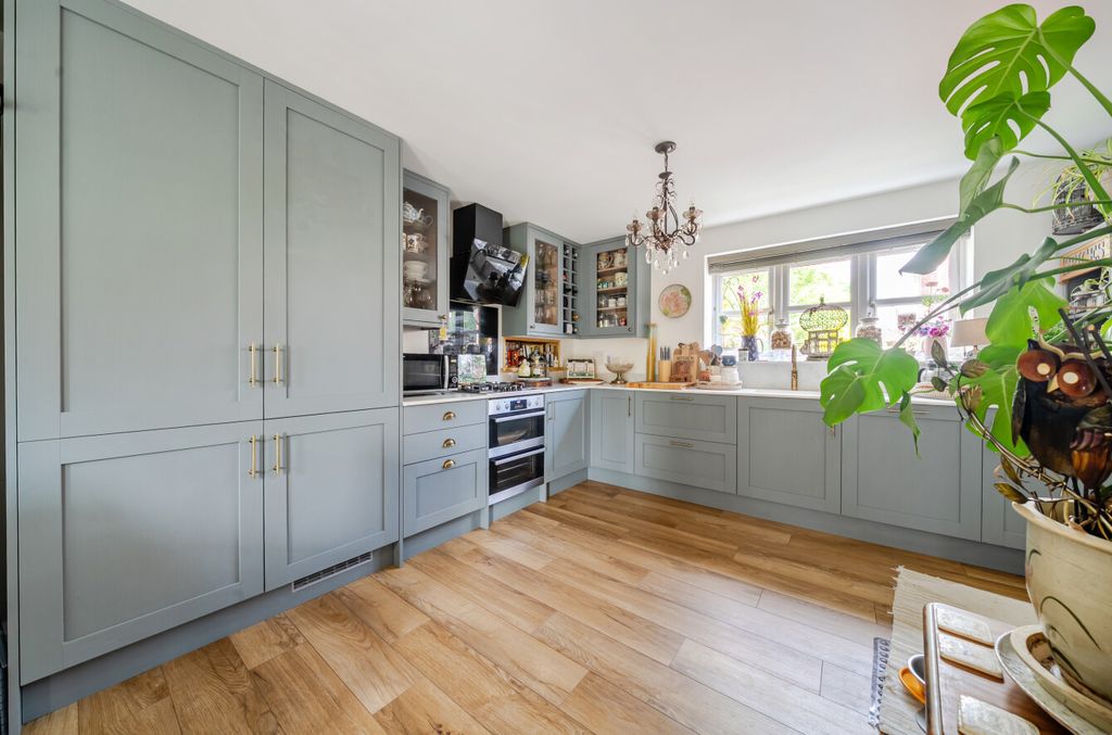 Property photo 3 of 16 1477474-33-6A328F...