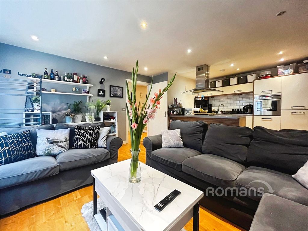 Property photo 3 of 11 Picture No. 30